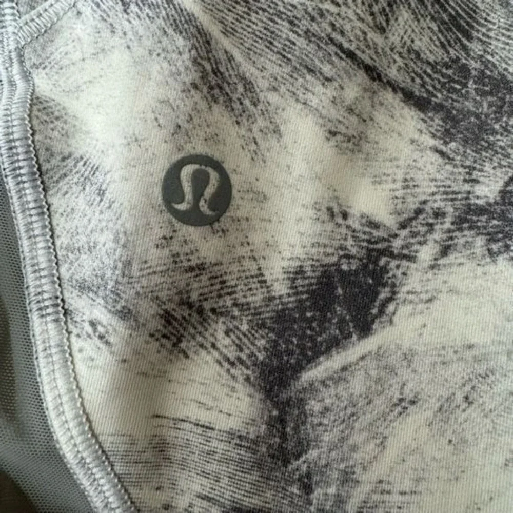 Lululemon‎ Tight Stuff Crop II In Flight White Grey Running Leggings Size 6